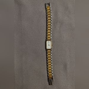 Seiko 2E20-1790R Women's Quartz Watch! MUST SEE!